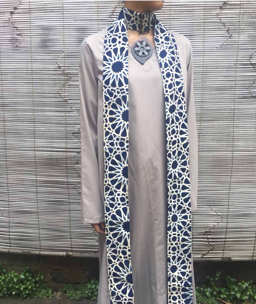 Nur Zahra scarf with an Islamic geometric pattern